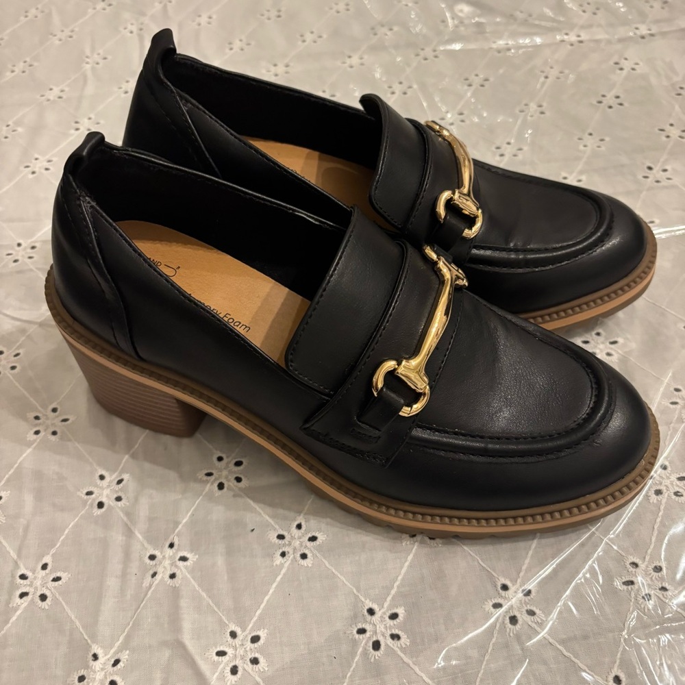 Elegant Black Preppy Style Box Heel Chunky Loafers with Gold Accent Size 7